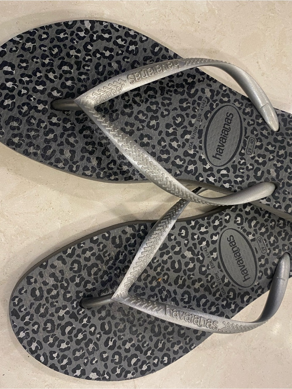 Havaianas Women's Silver Strap Gray Leopard-Print Sandals